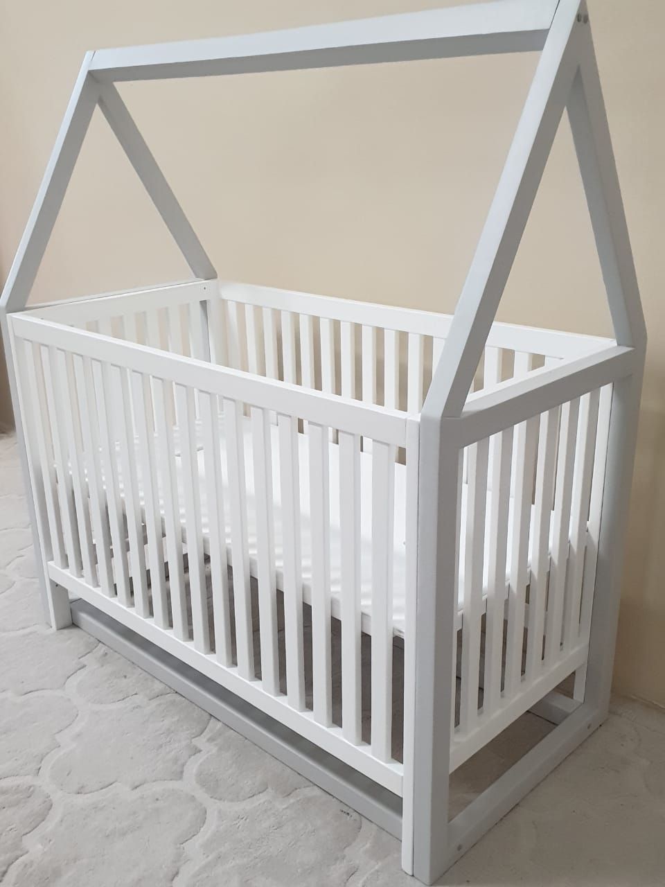 White and wood deals crib